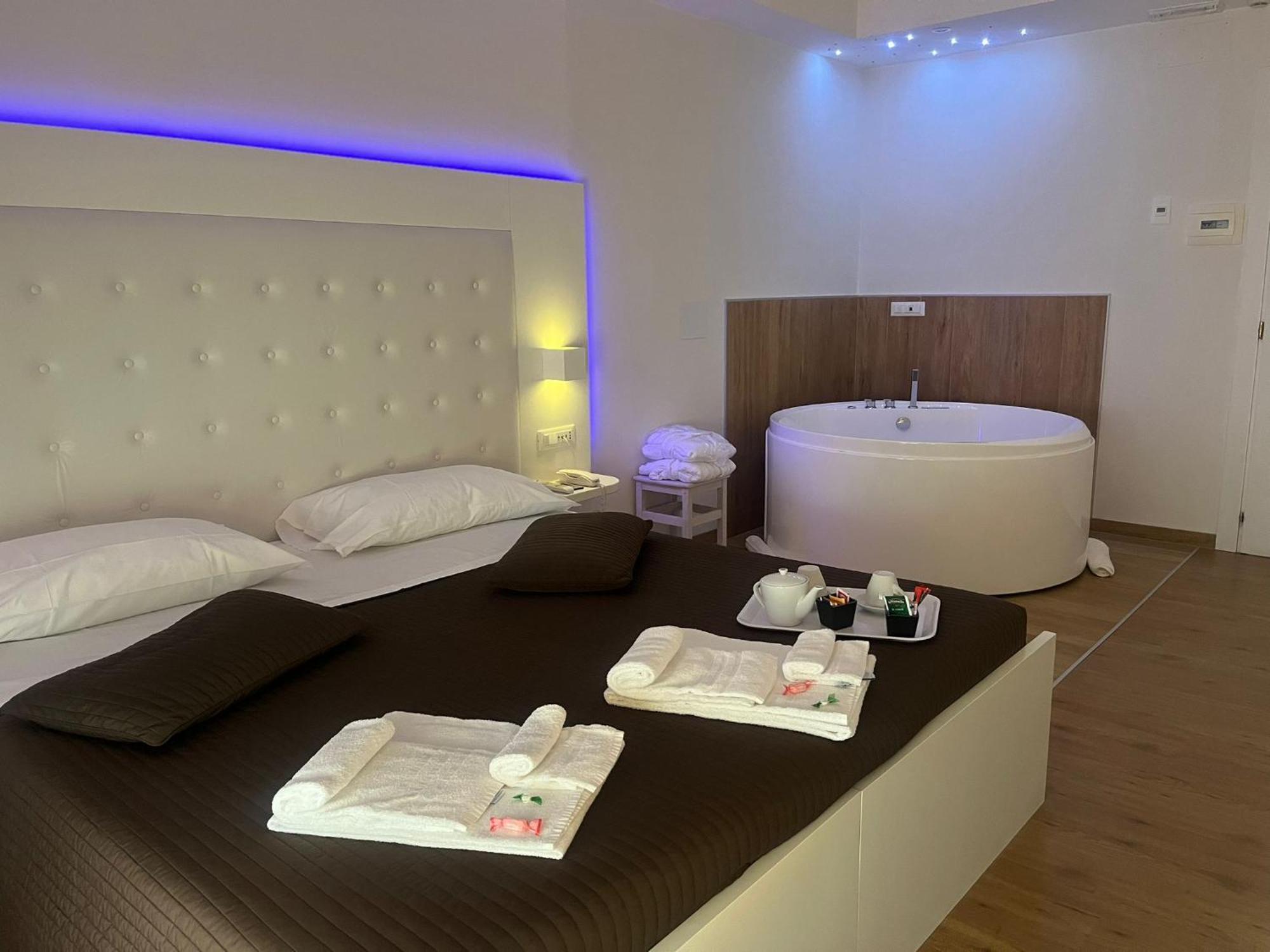 Boutique Hotel E Spa Citta Bianca ペスカーラ エクステリア 写真